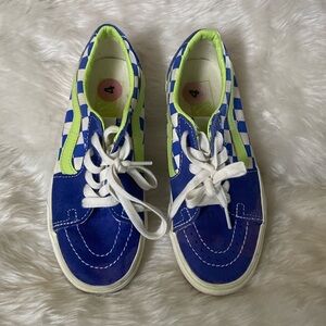 Vans checker board, off the wall, excellent condition, worn once